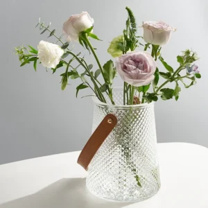 แจกันสวยเรียบหรูใบใหญ่ มีสายหิ้ว เหมาะกับการตกแต่งห้องให้เรียบร้อยสวยงาม